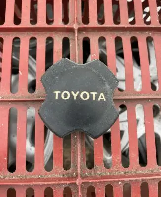 Toyota Corolla E80 Original wheel cap 6318