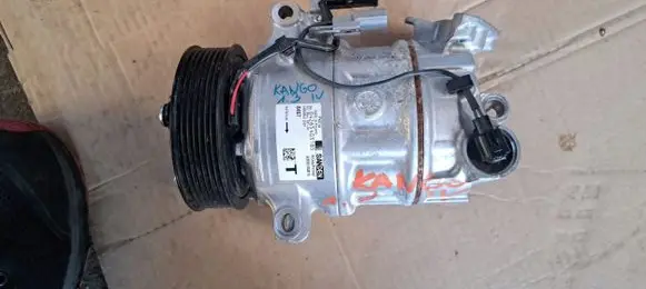 Renault Kangoo II Air conditioning (A/C) compressor (pump) 9260006UB1A