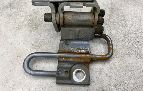 Audi A4 S4 B7 8E 8H Front door lower hinge 8E0831411E