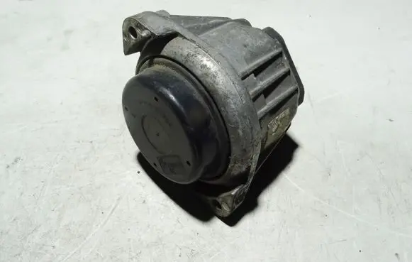 BMW 3 E90 E91 Engine mount bracket 13981112GE