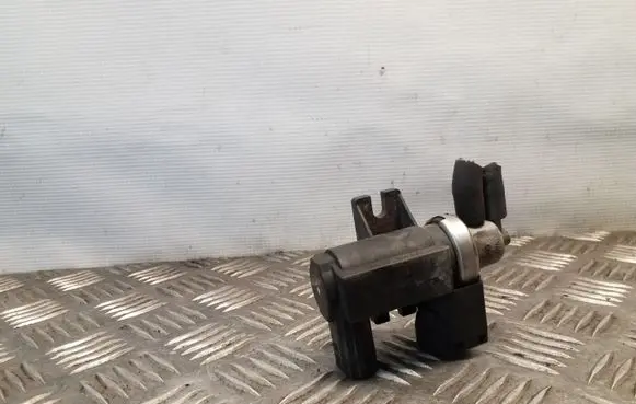 Audi A4 S4 B7 8E 8H Turbo solenoid valve 8E0906627