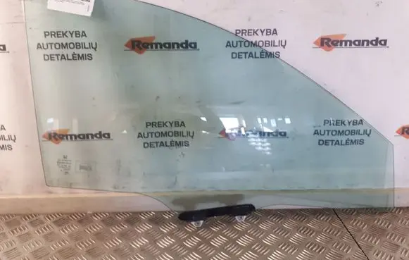 Honda CR-V Front door window glass four-door