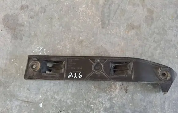 Volkswagen Golf IV Front bumper mounting bracket 1J0807184A