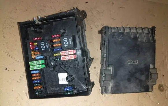Skoda Superb B6 (3T) Fuse box set 1K0937629A