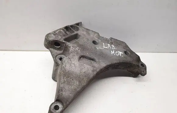 Volkswagen PASSAT B7 Engine mounting bracket 03L199207