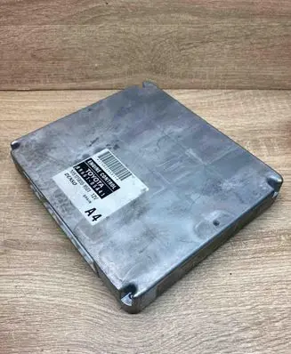 Toyota Avensis T250 Engine control unit/module ECU 8966105A41 MB1758009501