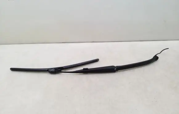 Infiniti FX Front wiper blade arm