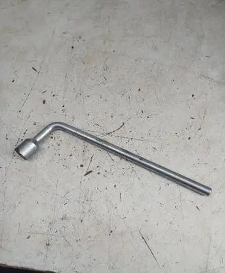 Mercedes-Benz A W168 Wheel nut wrench A2215810001
