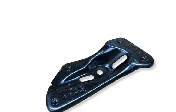 Skoda Yeti (5L) Fender mounting bracket 1Z0810680A