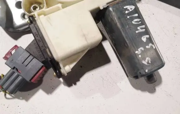 Toyota Corolla E120 E130 Rear door window regulator motor 6933002100