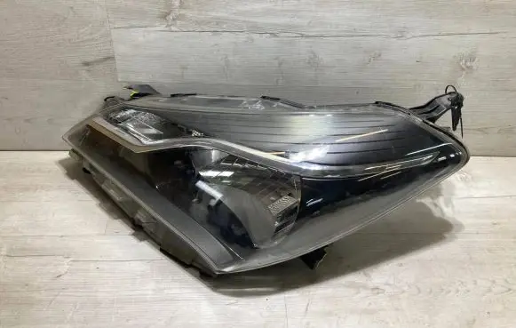 Toyota Yaris Headlight/headlamp 0D201HB2 0D196H4 0D1950D196R
