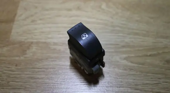 Renault Laguna II Electric window control switch 28082