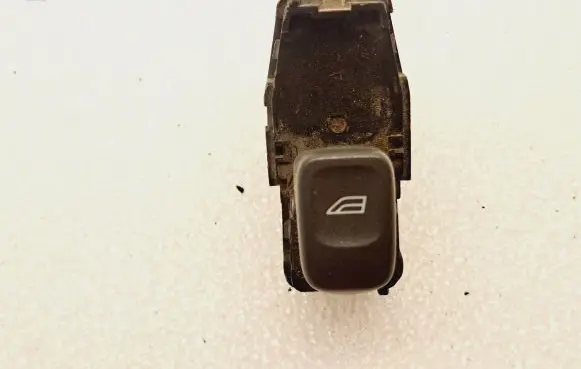 Volvo V70 Electric window control switch 9472275 02W043