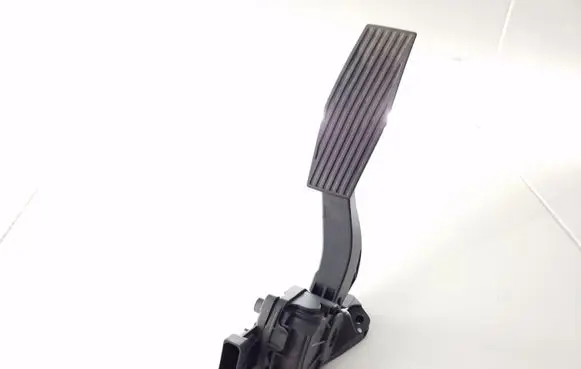 Opel Insignia A Accelerator throttle pedal 13237352