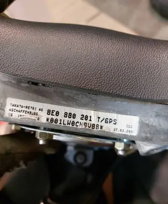 Audi A4 S4 B6 8E 8H Steering wheel 8E0419091Q 10154299 8E0880201T