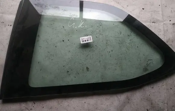 Toyota Auris 150 Rear side window as2