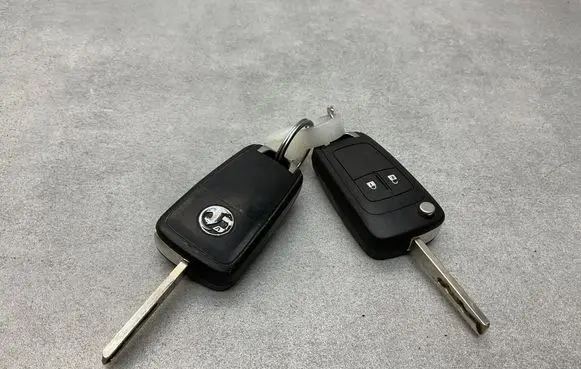 Opel Mokka X Ignition key/card 