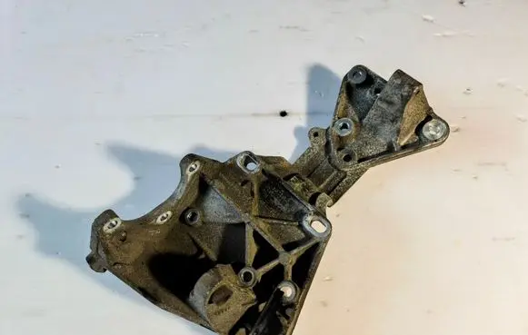 Volvo V70 Generator/alternator bracket 31316673