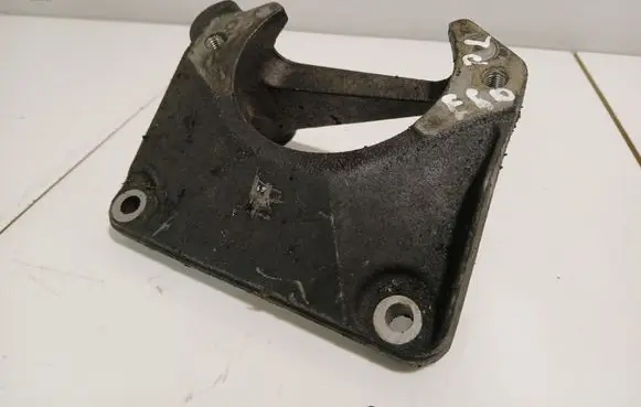 BMW 5 E60 E61 Engine mounting bracket 2211676117