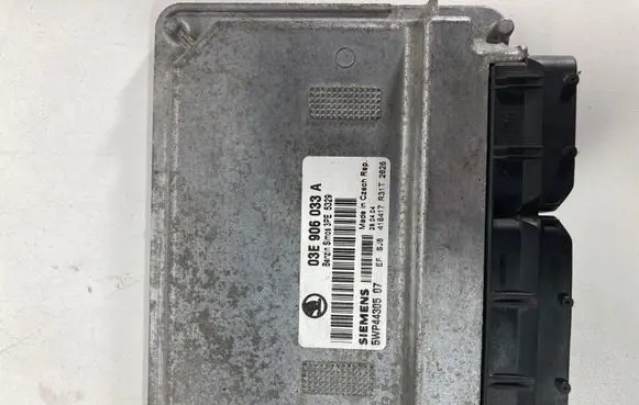 Skoda Fabia Mk1 (6Y) Engine control unit/module 03E906033A 5WP4430507