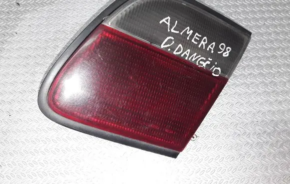 Nissan Almera Tailgate rear/tail lights