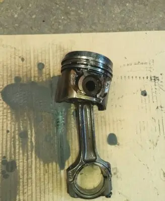 Peugeot 607 Piston with connecting rod 