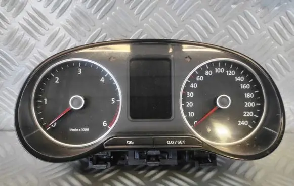 Volkswagen Polo V 6R Speedometer (instrument cluster) 6R0920861K