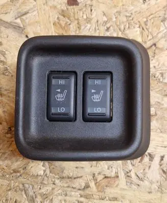 Nissan Juke I F15 Seat heating switch