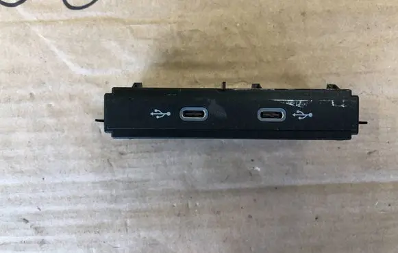 Volkswagen Tiguan USB socket connector 5NA035736 H008S0006