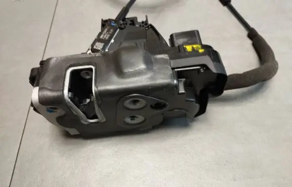 Volkswagen Amarok II Rear door lock N1WAE26412GE 2HJ839016J