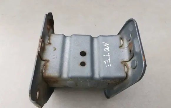 Nissan Note (E11) Front bumper support beam 
