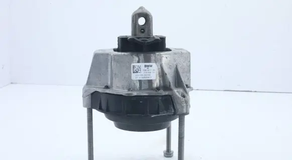BMW 3 G20 G21 Engine mount bracket 7581617