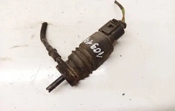 Skoda Octavia Mk2 (1Z) Windscreen/windshield washer pump 