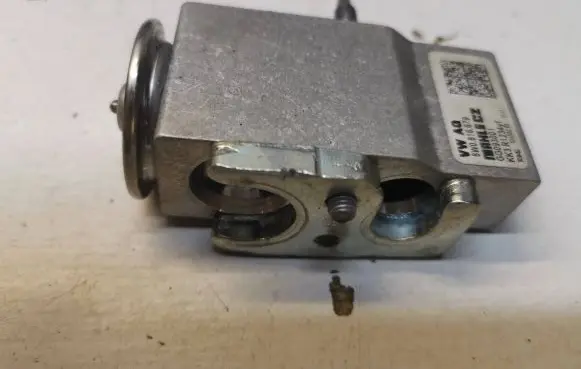 Audi A4 S4 B9 Air conditioning (A/C) expansion valve 8W0816679 GG093001 KK3R1234Y1
