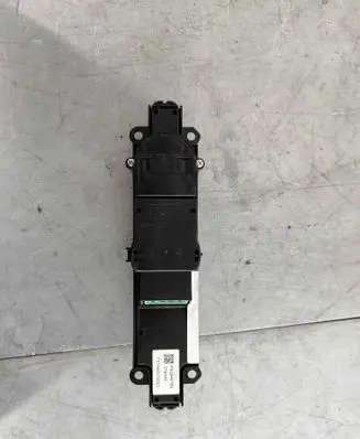 Head unit multimedia control