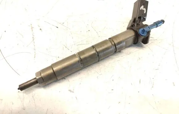 Mercedes-Benz C W205 Fuel injector A6540700187 0445117048 01654211