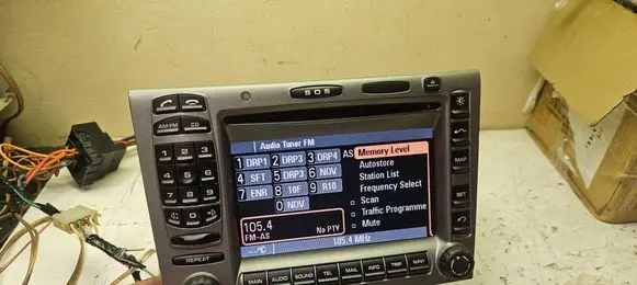 Radio/CD/DVD/GPS head unit