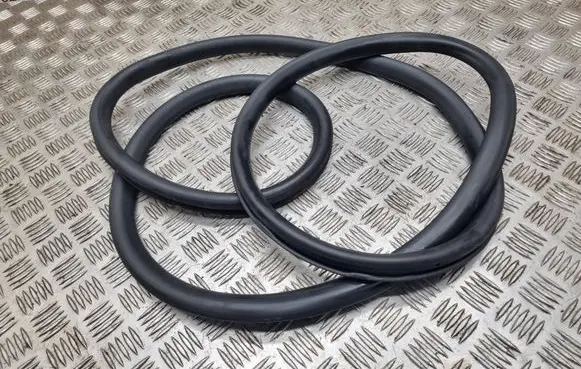 Volkswagen PASSAT B7 Front door rubber seal 3C4867911B