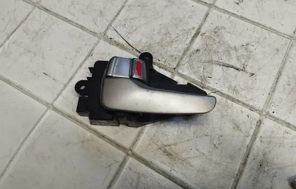 Mitsubishi Grandis Rear door interior handle MN105359