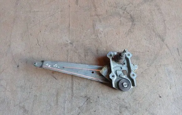 Rear door manual window regulator