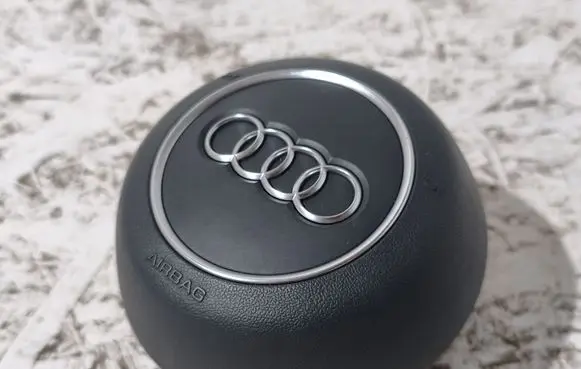 Audi A5 Steering wheel airbag 8W0880201AH T8W0201 670TW600LXY3YJ