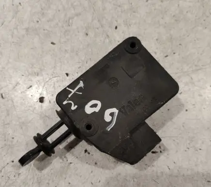 Fuel tank cap lock