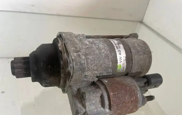 Volkswagen PASSAT B6 Starter motor 02M911023N TS18E3 2709071701