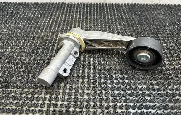 Citroen DS5 Alternator belt tensioner 9800431380