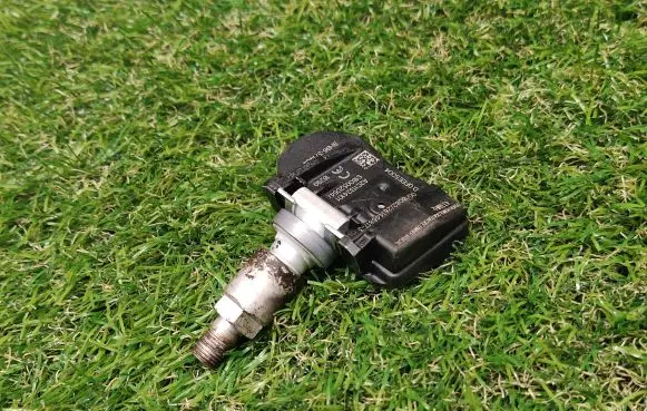 Mazda 6 Tire pressure sensor BHB637140A