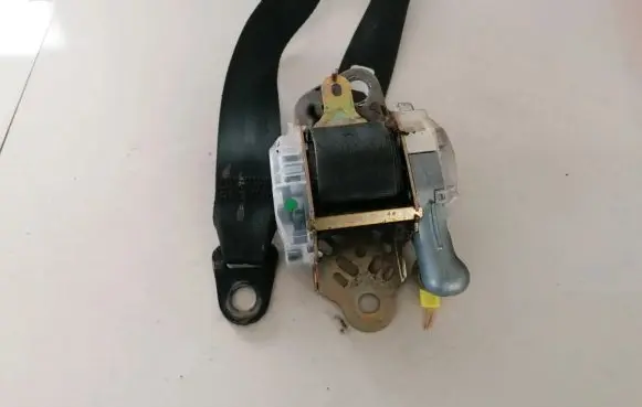 Nissan Micra Front seatbelt 33028561 86885
