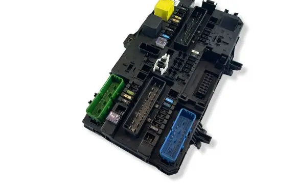 Opel Astra H Fuse module 13222173