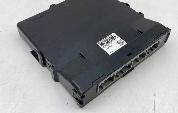 Toyota Auris E180 Engine control unit/module 8998102030 MB2850003430