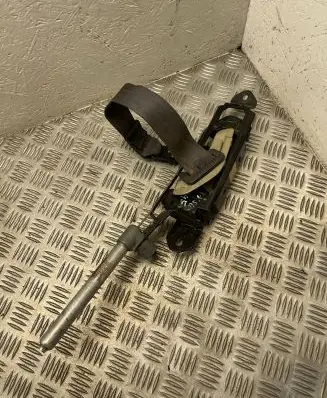 Volvo S60 Front seatbelt e504213