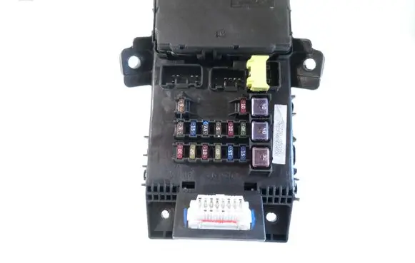 Toyota Avensis T220 Fuse module 8273005010 082336060600